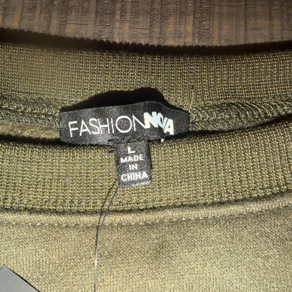 NWT size large sweater, crop top Olive Crop Top shirt sweater, running - Picture 5 of 5